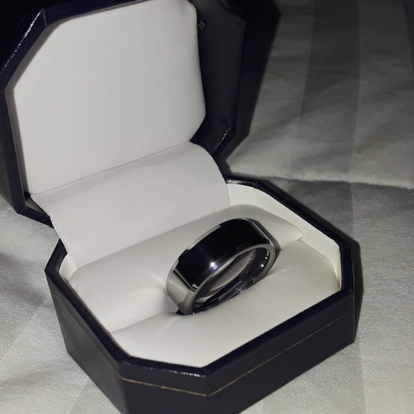 Tungsten Ring - Picture 2 of 8